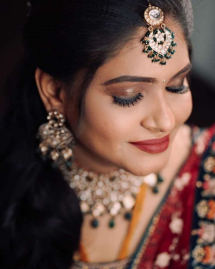 Bride close-up with emerald jewellery